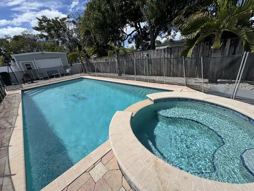 SuperCute Home Heated Pool Close to Beaches - Image 1