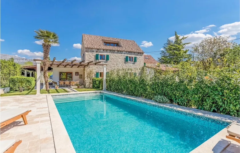 Stunning Home In Solin - Image 1