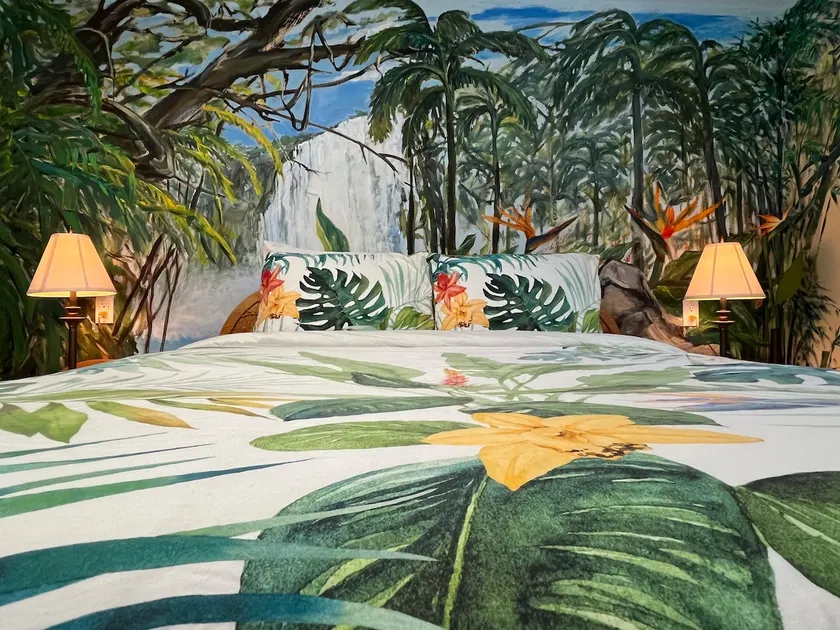 Cozy Rainforest Style Guest Suite - Image 1
