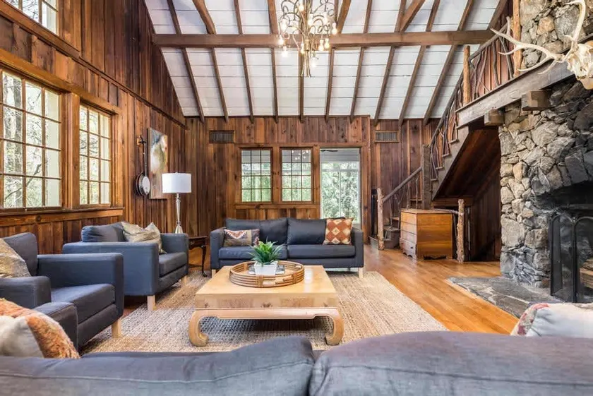 Historic Macon Luxury Lodge with updated decor - Image 1