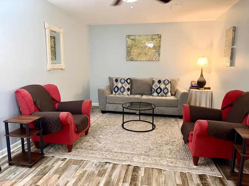 Fenced Yard • Pet Friendly•Fireplace•GreatLocation - Image 1