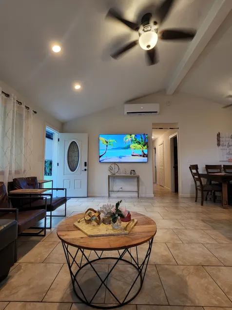 3BR FAST internet, AC, Free Parking - Image 1