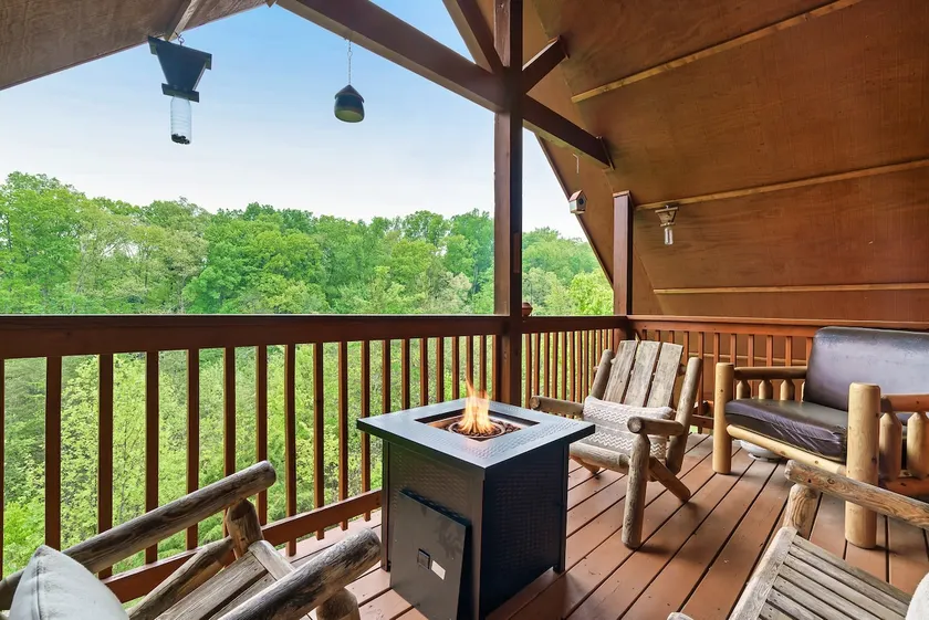 Family Cabin, Hot Tub, Game Loft & More - Image 1