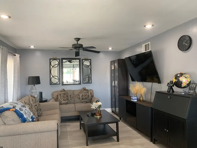 Cozy Condo in Lake Forest - Image 1