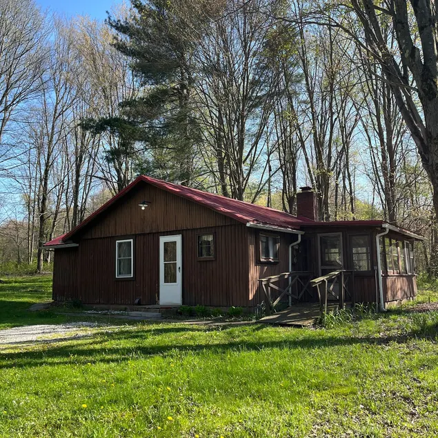 Cheerful 2-Bedroom Cabin - Image 1
