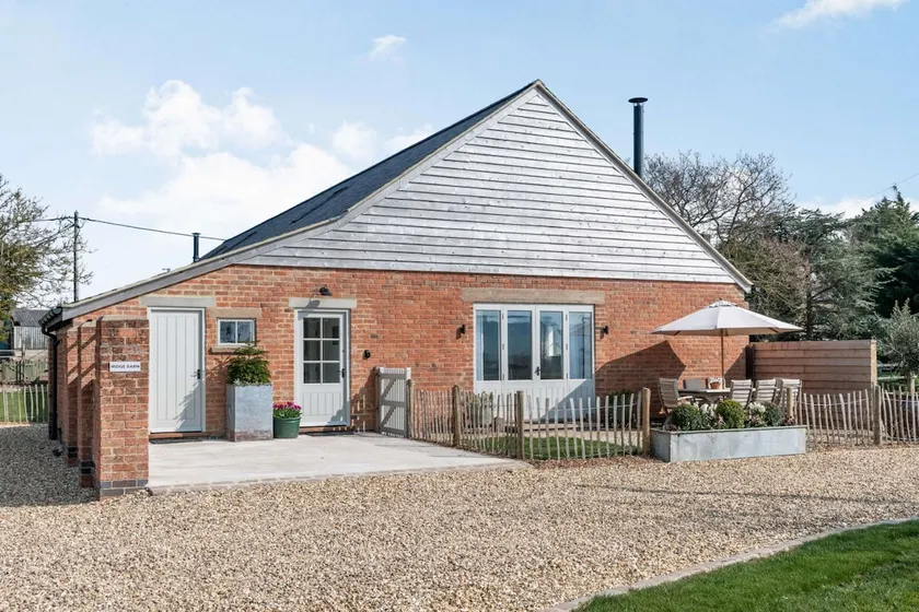 Dog friendly holiday home with superb garden and rural location - Ridge Barn - Image 1