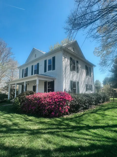 Entire home in quaint downtown Lexington - Image 1