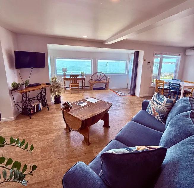 180° river view · Rooftop terrace, waterfront - Image 1