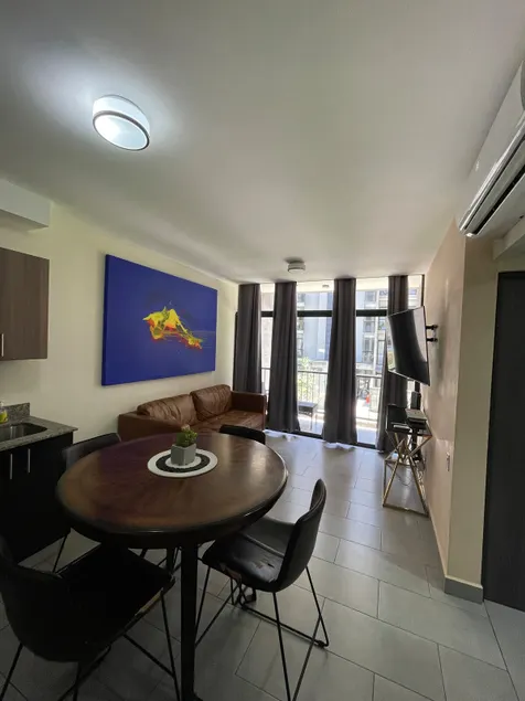Exclusive apartment with services included - Image 1