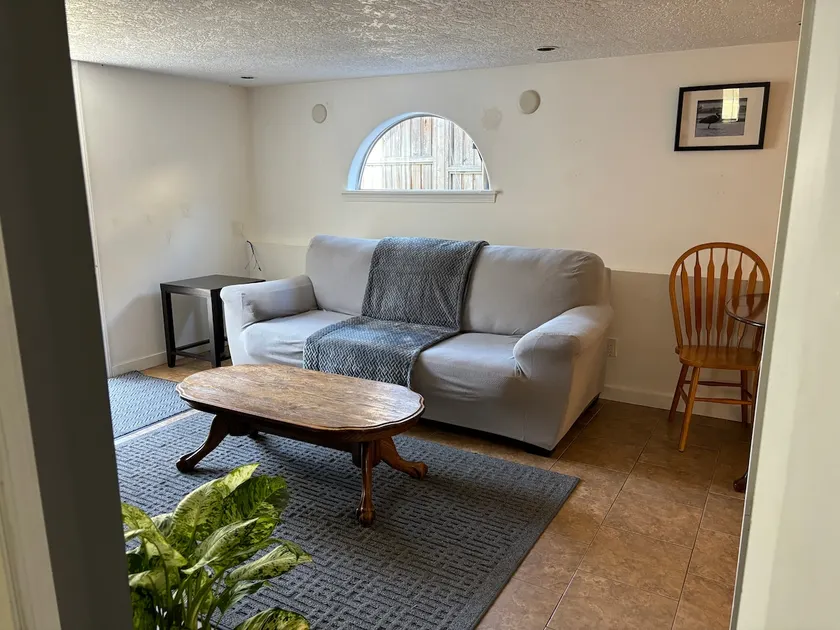 Uptown/Mayfair Area, 1.5 bedrooms - Image 1