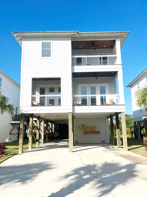 Sleeps 10! Lovely Beach House in Orange Beach AL! - Image 1