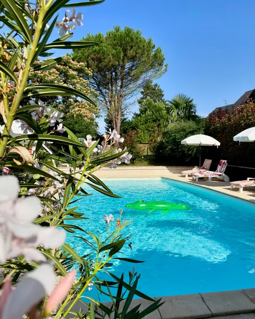 Authentic cottage with pool and breathtaking views - Image 1