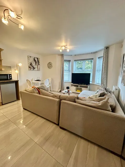 Relax&Recharge Cosy 2 Bed | Free Parking | Netflix - Image 1