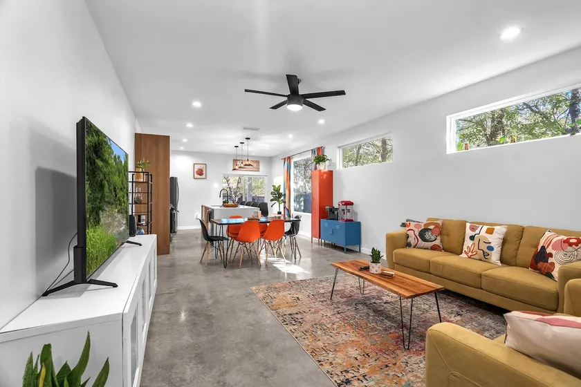 Sun-Filled Modern Oasis - 5 Min to DT - Image 1