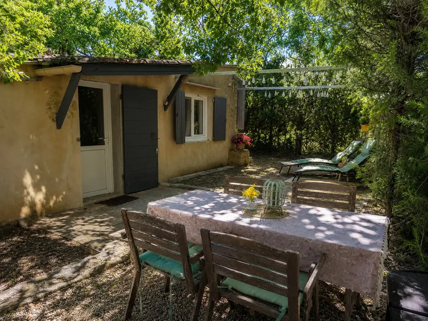 Studio in Provence with private courtyard & pool - Image 1