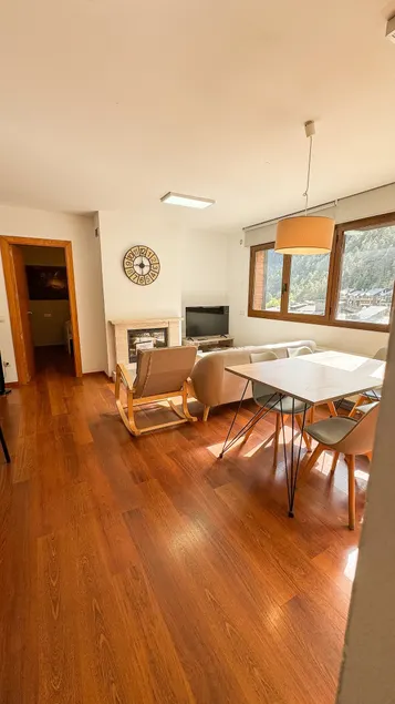 Perafita | Arinsal 5PAX + Parking - Cozy - Image 1