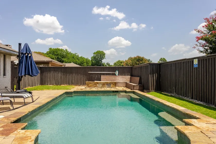 Plano Oasis, Heated Pool, Hot Tub, 4 BRs & PS5 - Image 1