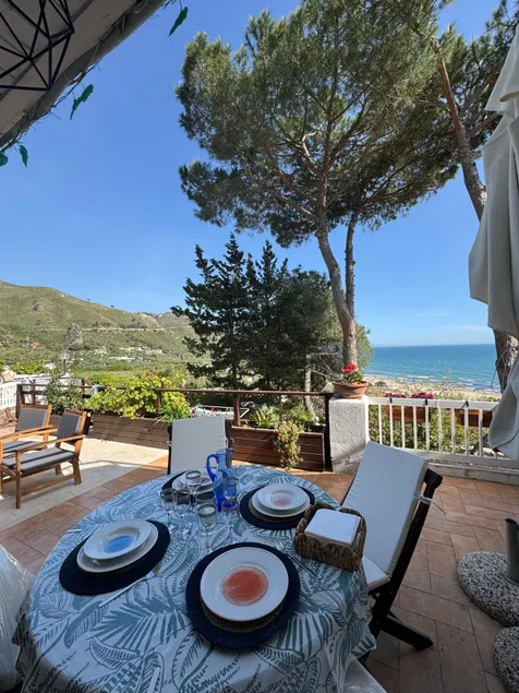 Beachfront Villa - Image 1