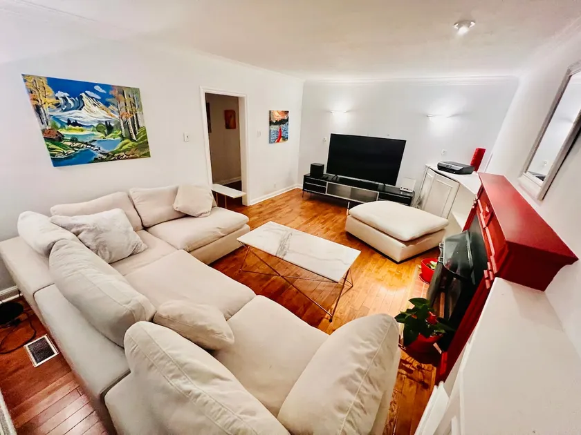 Beautiful 2bdr Apartment in East York - Image 1