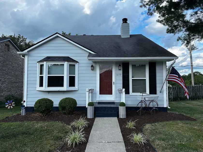 Charming Tri-Level Cottage with Outdoor Serenity! - Image 1