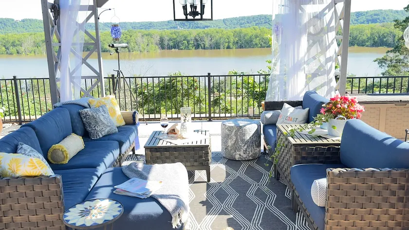 Castle Vue Villa & Outdoor Oasis (River Views) - Image 1