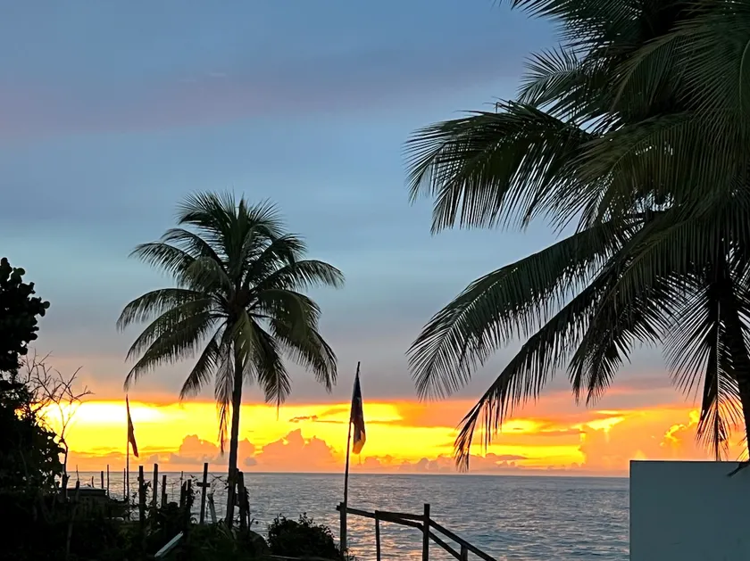 Beachfront Escape 2BR|2BA Private Beach & Pools - Image 1