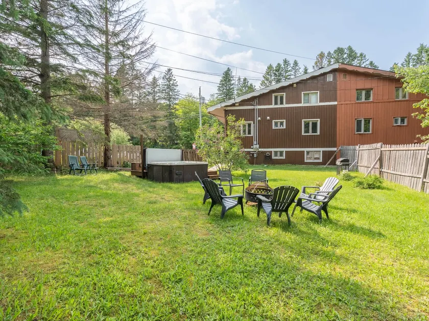 LAURA – Cozy Retreat with 4-Season Spa Val David - Image 1