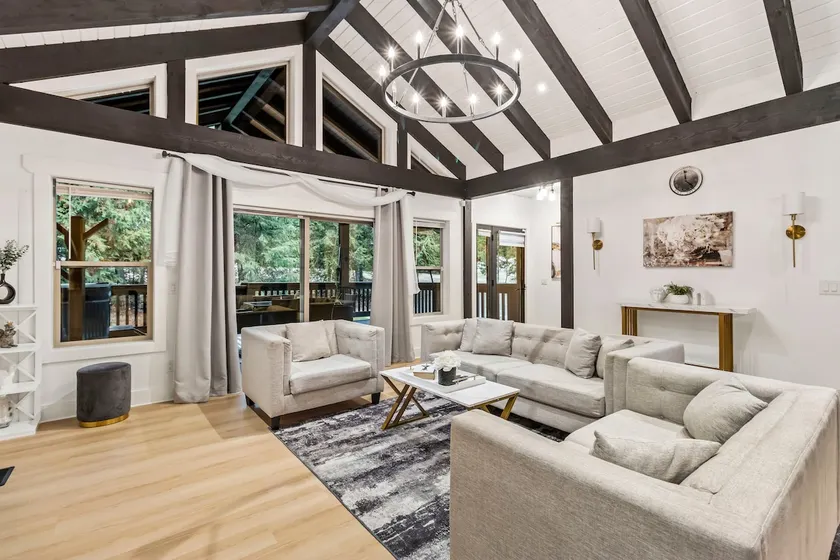 Home with pool,hot tub,gym,sauna,arcade & theatre. - Image 1