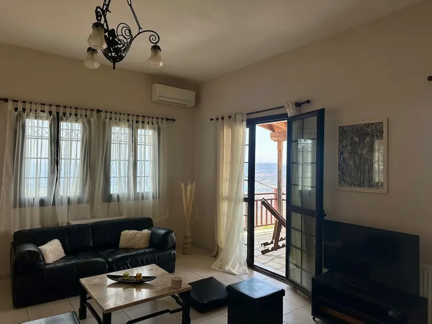 Traditional house with a view of Volos - Image 1