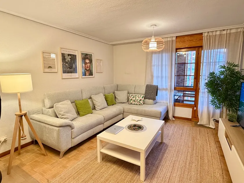 Villa Yoli, centrally located with a parking space - Image 1