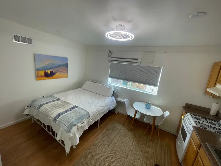 Quite cozy apartment w/ parking and new bed! - Image 1