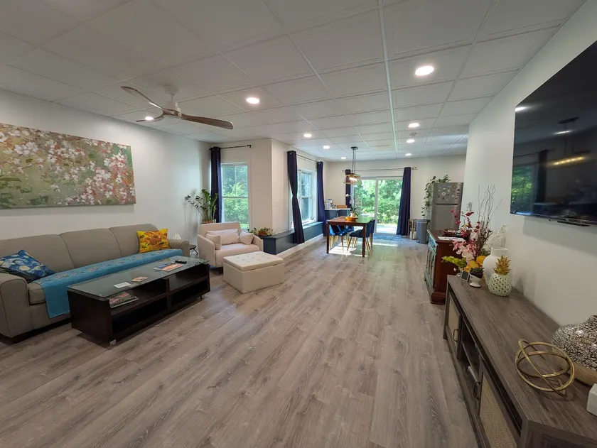 Spacious and peaceful garden apartment - Image 1