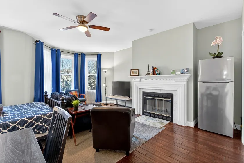 DC Shaw's Spacious Condo w/ a Paris-Themed Suite - Image 1