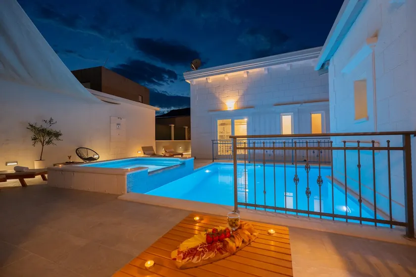 Villa WHITE ROSE KAŠTELA - Image 1