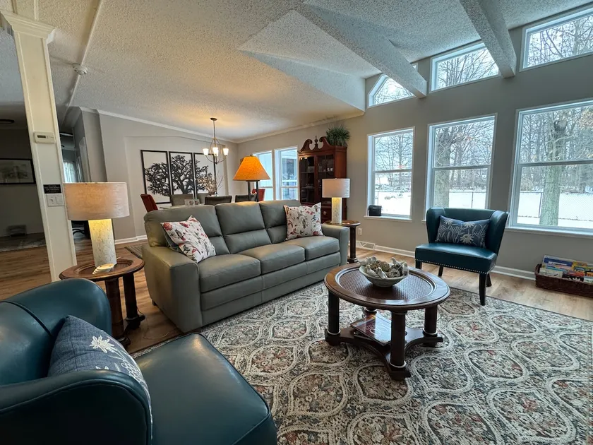 Young Oaks Guest House, Quiet Country Retreat! - Image 1