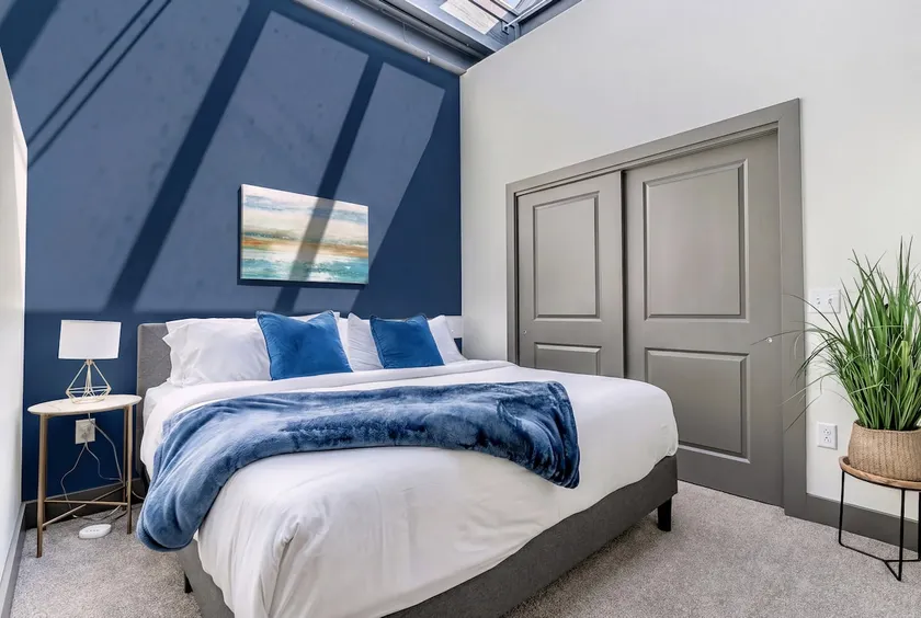 Beautiful Cozy Loft • Secured Parking, King Bed - Image 1