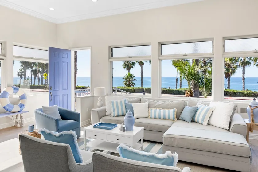 #1 Location, Year Round Sandy Beach, Steps to Restaurants - Image 1