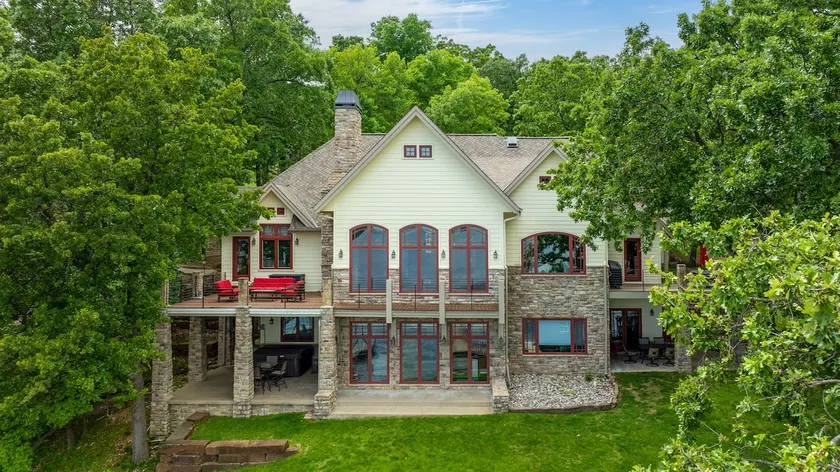 Grand Lake Opulence: Luxe Waterfront Retreat - Image 1