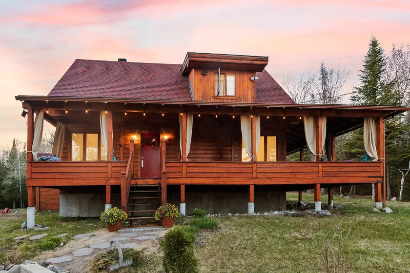 Le 700 – Chalet: Hot tub, forest, Montcalm skiing - Image 1