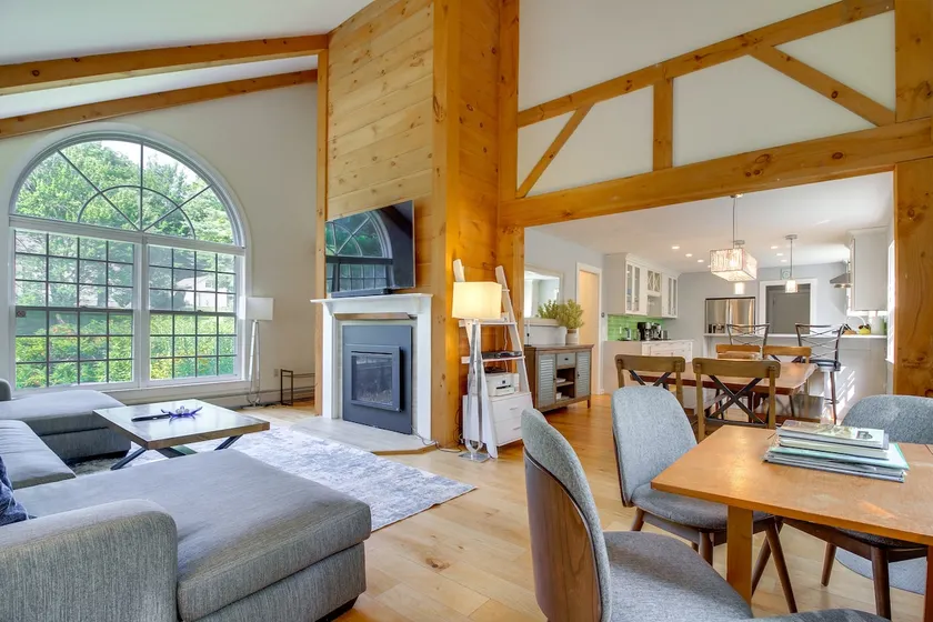 Chic Dover Home w/ Hot Tub: 1 Mi to Golf! - Image 1