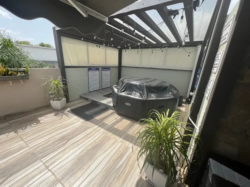 Keena Tropical, Jacuzzi and private billiards, Dominoes - Image 1