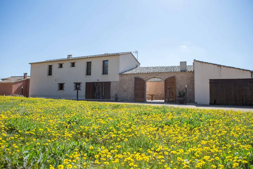Casa 1 de Les Apieres. - Image 1