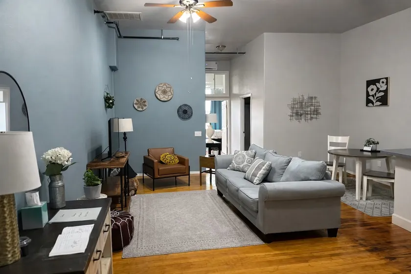 *Cozy Downtown Stay* (Private apt. Self check-in) - Image 1