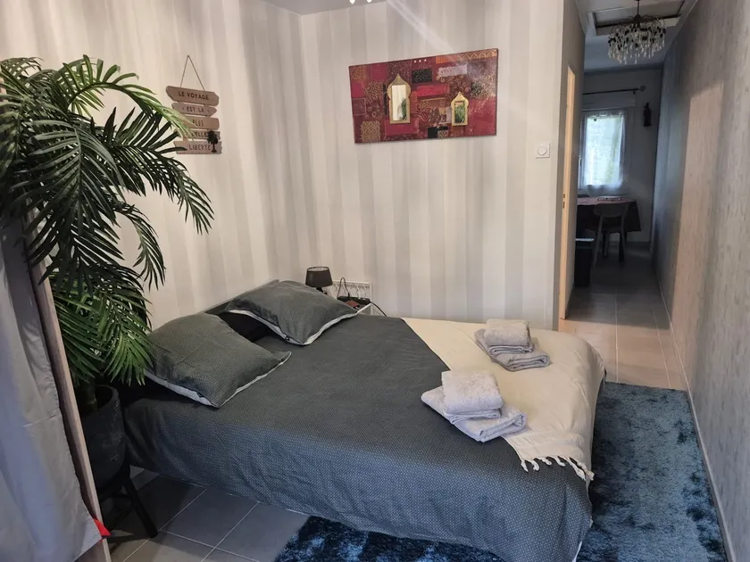Studio with small garden - Image 1