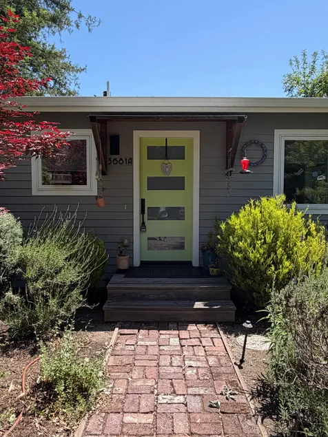 Cozy contemporary cottage in downtown Lafayette near shops and restaurants - Image 1