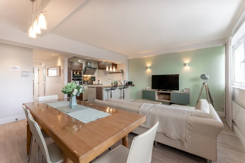 Stunning Clifton flat in amazing central location - Image 1