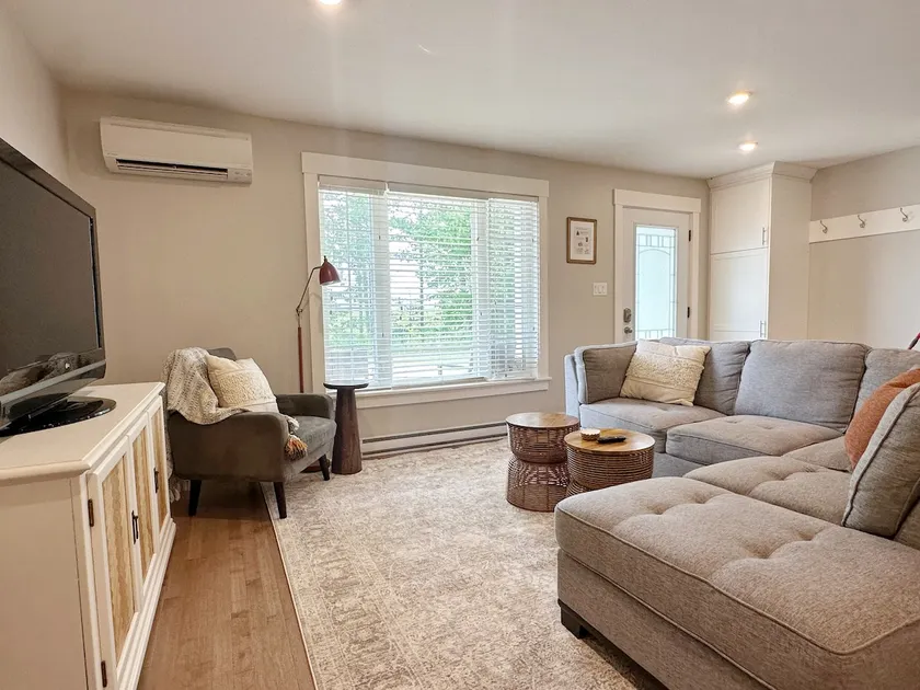 Townhouse|Laundry|walking trails|2 bed - Image 1