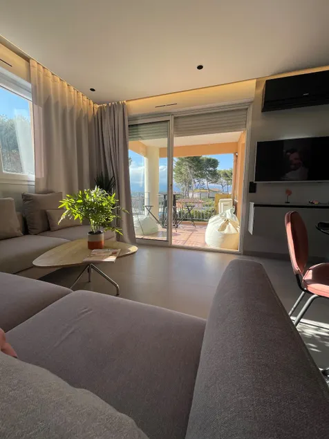 Peaceful & Design Apartment in Sophia with a view - Image 1