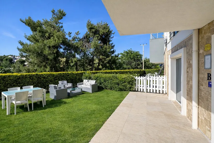 Private Garden Resort Apartment - Image 1