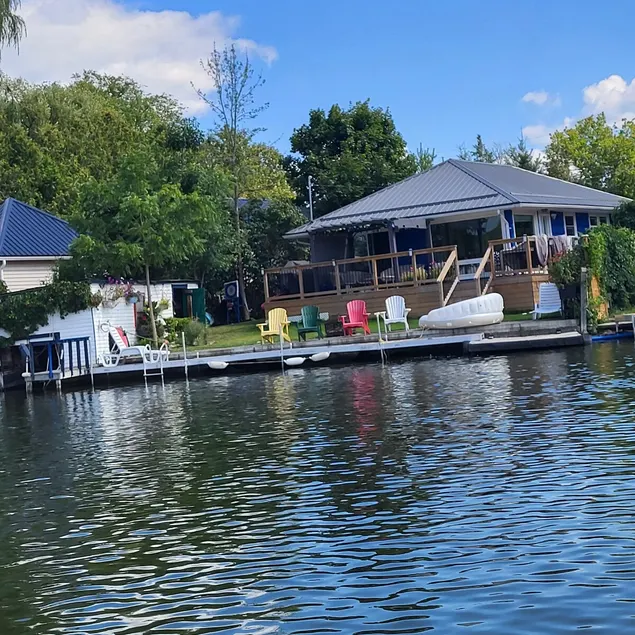 Blue Cottage on the Waterfront - Image 1